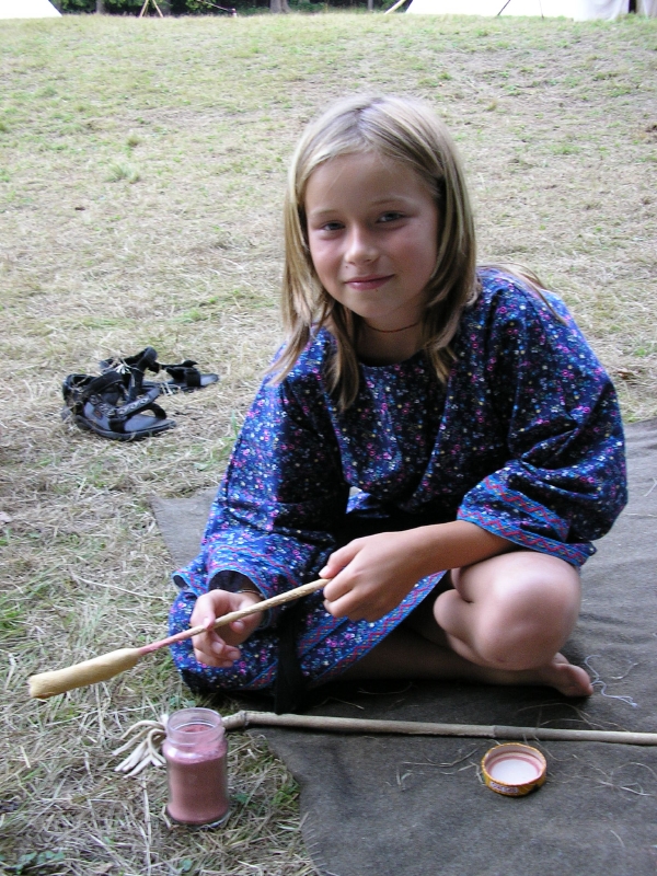 Elika si maluje na hotovou paliku